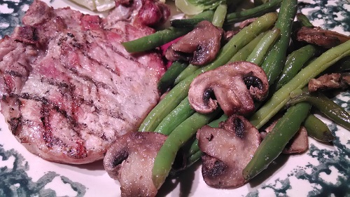 Grilled Pork Chops with Green Beans