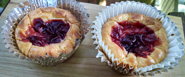 Low Carb Cheesecake Berry Muffins