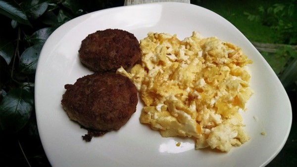 Low Carb Lunch: Sausage & Eggs