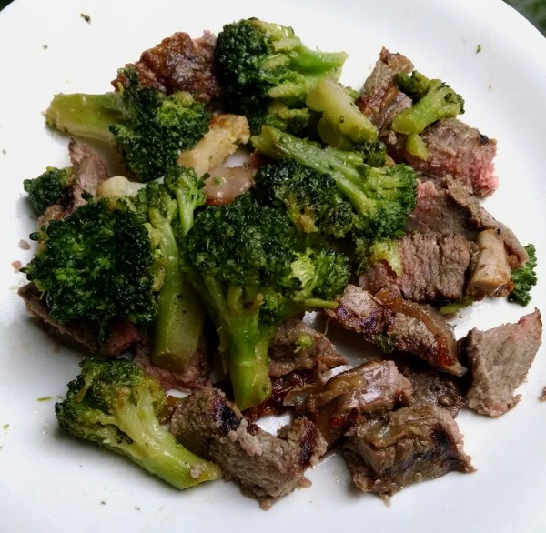 Low Carb Dinner: Leftover Steak & Broccoli