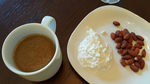 Low Carb Foods: Chicken Broth, Cottage Cheese & Almonds