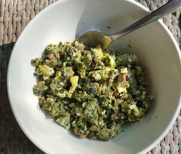 Low Carb Breakfast Scramble : Spinach, Sausage, Eggs & Cheese