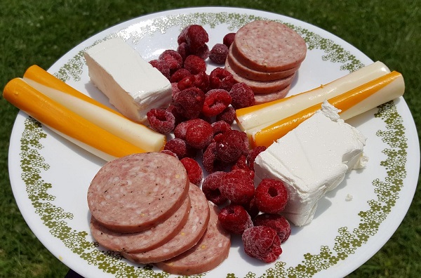 Low Carb Snacks : Summer Sausage, Cream Cheese, Raspberries & Borden Natural Cheese Sticks