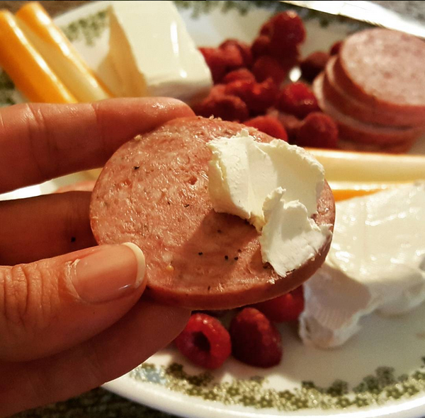 Low Carb Snack Idea : Summer Sausage & Cream Cheese