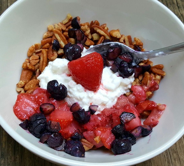 Healthy Low Carb Breakfast Cereal with Pecans & Berries