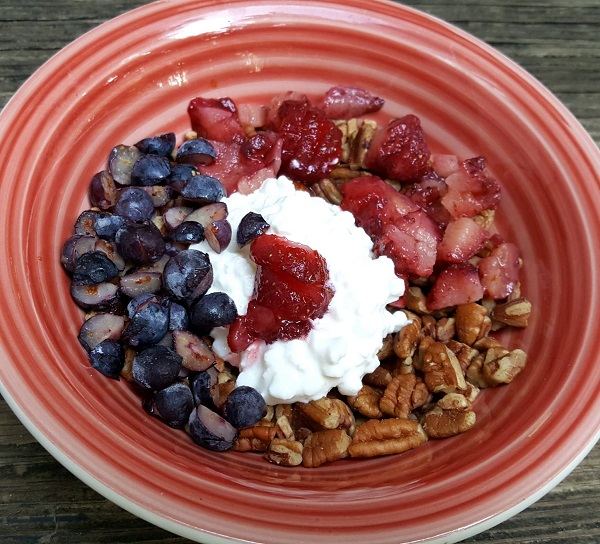 Healthy LCHF Breakfast with Pecans & Berries
