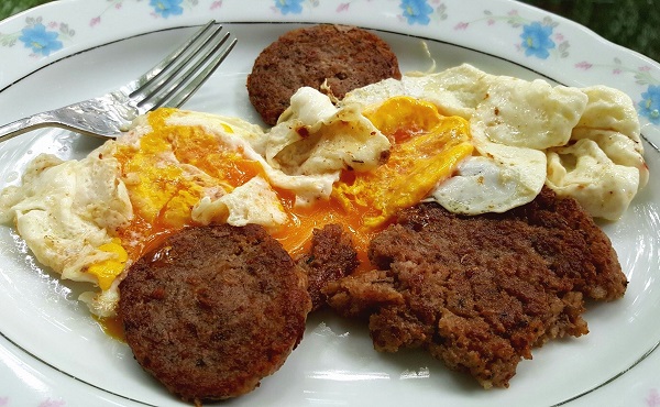 Sausage and Fried Eggs - Zero Carb Meal (.8 carbs)