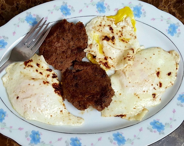 Zero Carb Meal : Sausage & Fried Eggs