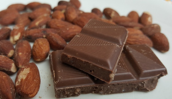 Low Carb Snacks - Sweet N Salty - Sugar Free Chocolate and Almonds