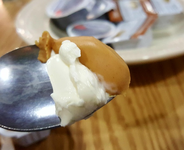 LCHF : Cream Cheese & Peanut Butter (tastes like pie!)