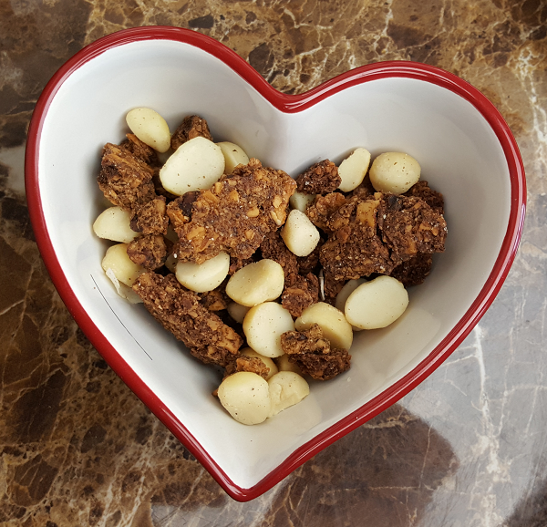 Healthy Gluten Free Low Carb Snack Ideas - Paleo Granola & Macadamia Nuts
