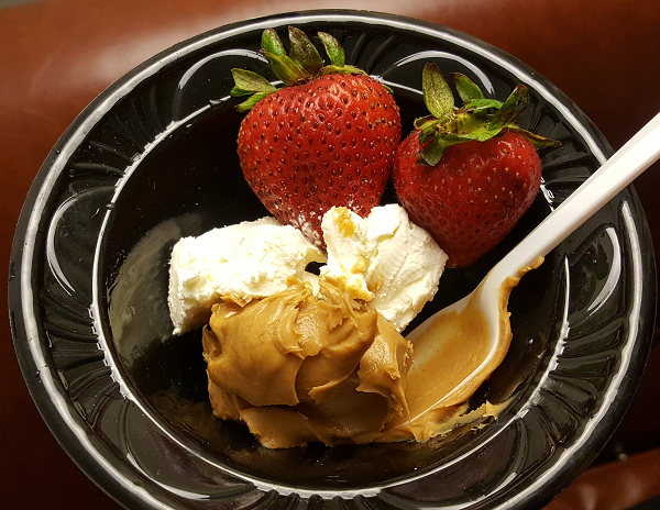 LCHF Treat : Cream Cheese, Peanut Butter & Strawberries