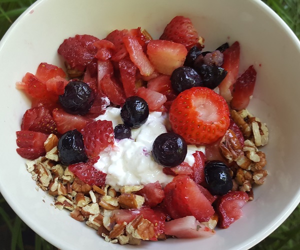 Low Carb Breakfast Idea with Pecans & Berries