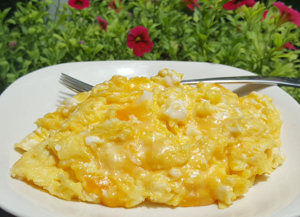 LCHF Staple : Cheesy Eggs