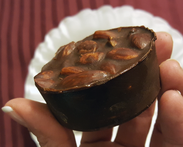 Low Carb Homemade Candy - Sweet and Salty Almonds in Dark Chocolate