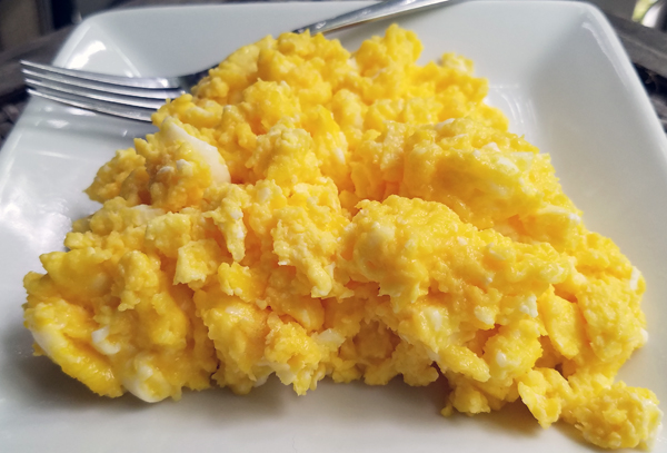 Best Cheesy Scrambled Eggs - LCHF Keto Breakfast Tips