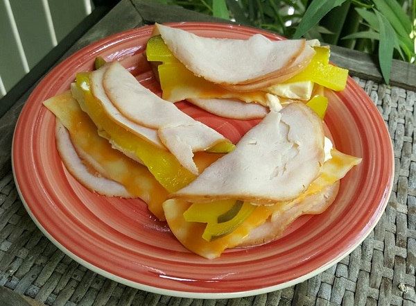 Easy Low Carb Lunch: Turkey & Cheese Rollups
