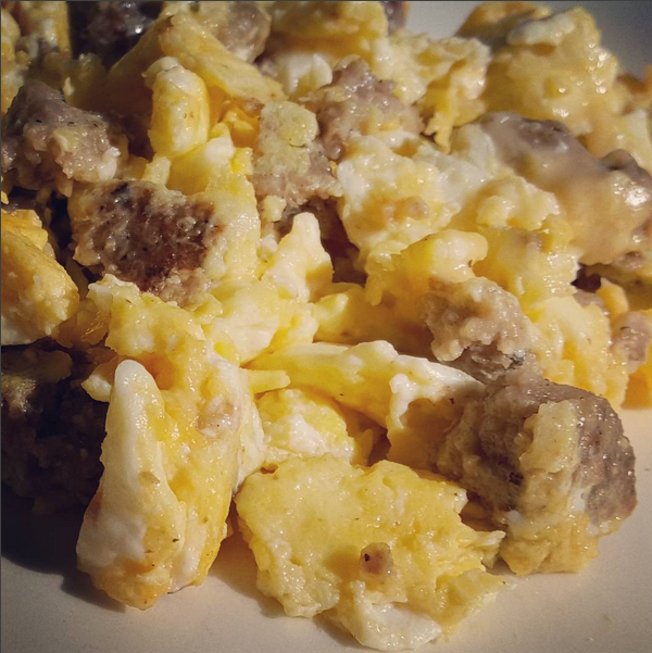 Low Carb One Skillet Meal : Sausage, Egg & Cheese Scramble