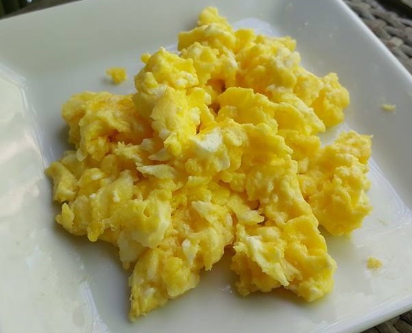 Easy Low Carb Meal: Scrambled Eggs