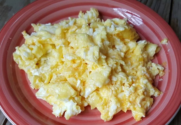 Low Carb Breakfast : Cheesy Eggs