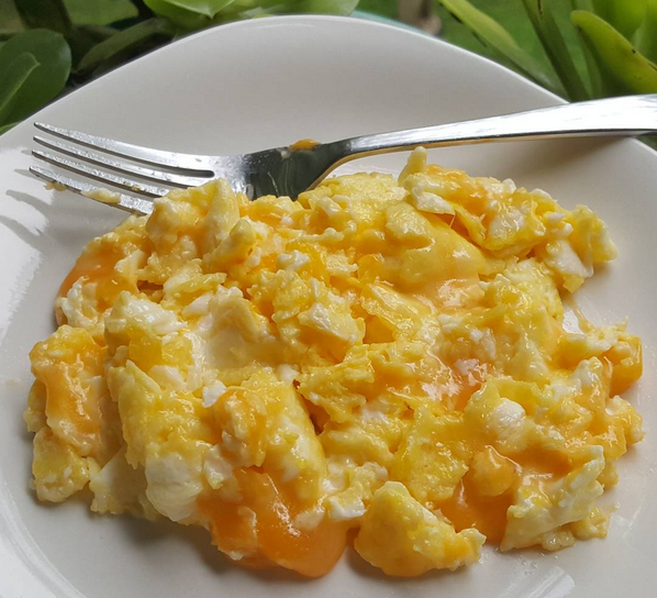 Easy Low Carb Meal - Cheesy Eggs