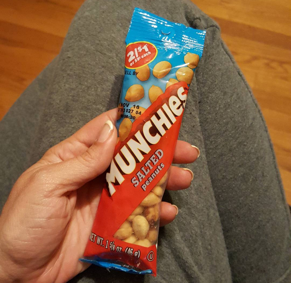 Low Carb Snack : Peanuts, 4 Net Carbs