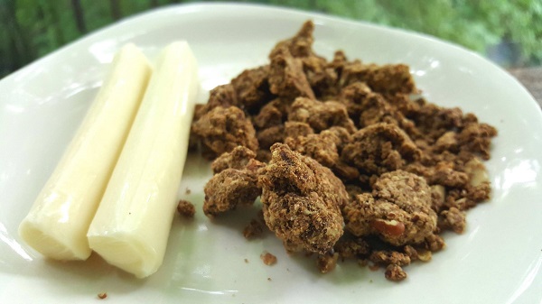 Low Carb Snack : Nut & Flax Granola with Mozzarella