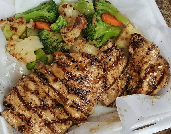 Low Carb Take-Out : Grilled Chicken with Roasted Broccoli and Cauliflower