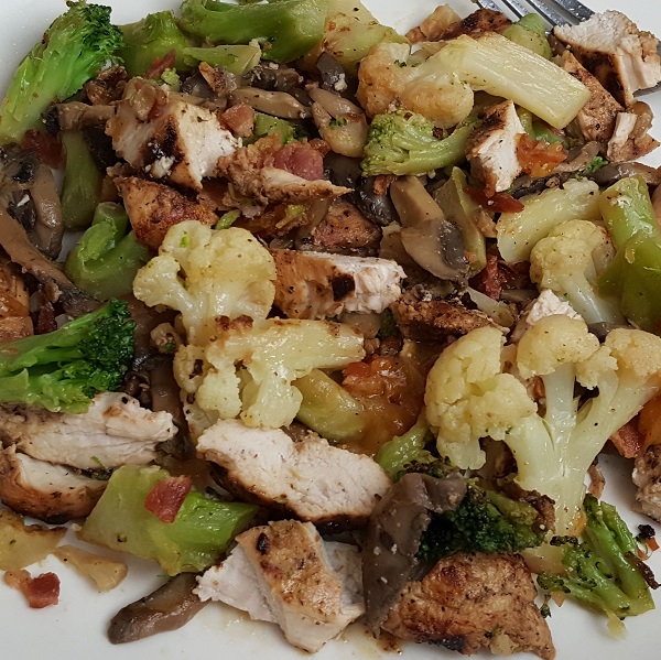 Healthy Low Carb Meal: Chicken, broccoli, cauliflower & mushrooms