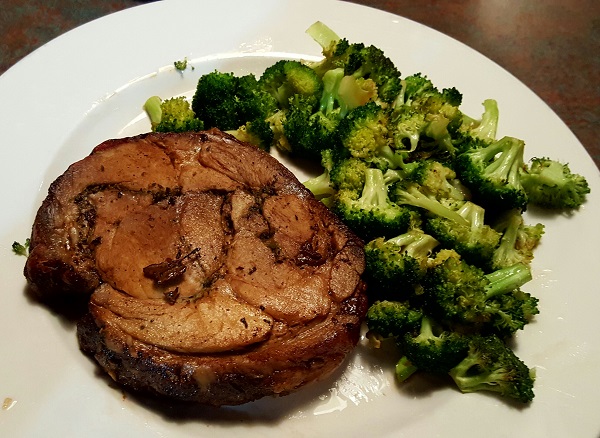 Low Carb Meal : Porchetta Italian Pork Roast with Oven Roasted Broccoli