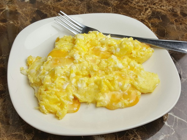 Cheesy Eggs - Simple LCHF Breakfast
