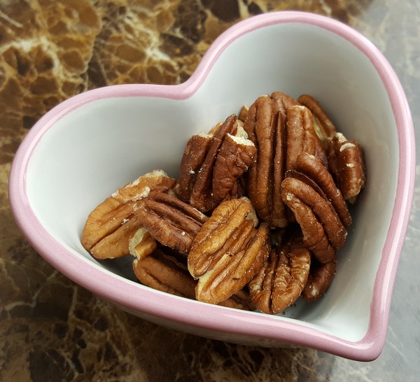 Simple Low Carb Snacks - Pecans are very LCHF and real food