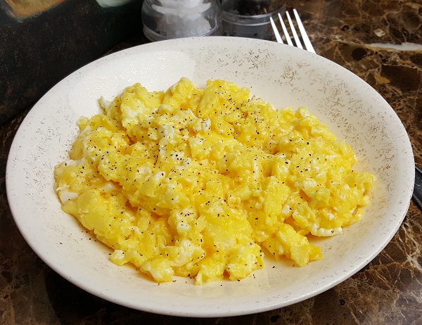 LCHF Cheesy Eggs Scrambled in Real Butter