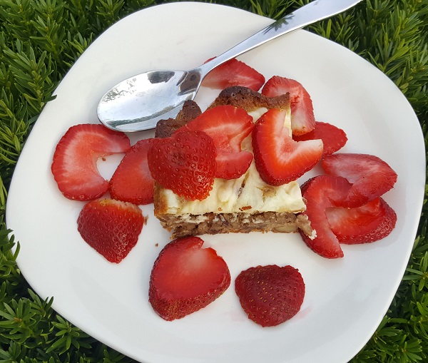 Low Carb Breakfast Treat - Cream Cheese Blondies with Strawberries