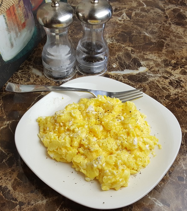 A LCHF Staple: Cheesy Eggs