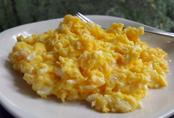 LCHF Scrambled Eggs using Real Butter and Real Cheese