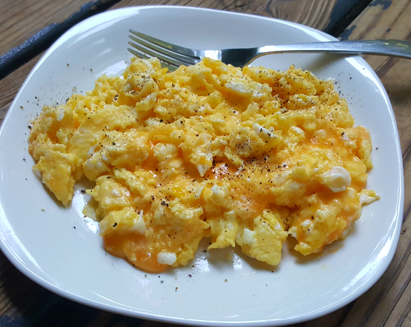 Low Carb Breakfast - Cheesy Eggs