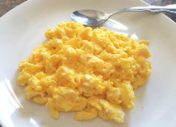 LCHF Breakfast - Cheesy Eggs