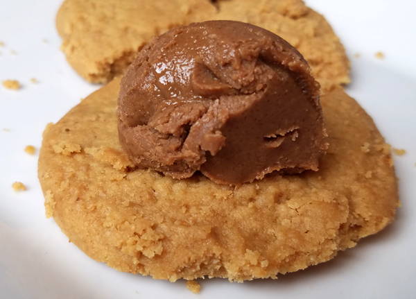 Low Carb Treats - Keto Cookie with Almond Butter