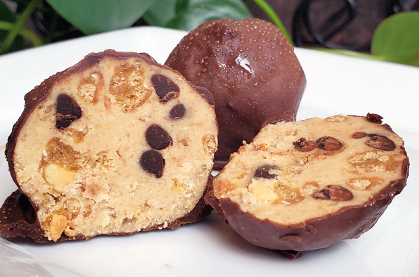 No Bake Low Carb Chocolate Chunk Cookie Dough Recipe